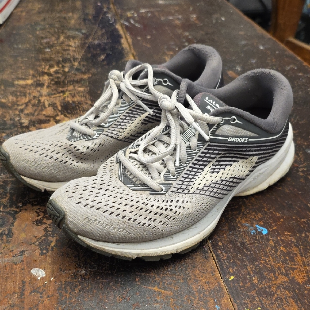 Womans Brooks Grey Sneakers